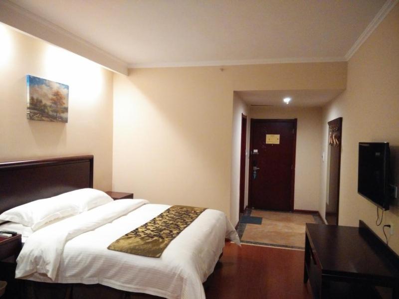 Greentree Inn Henan Qinyang Middle Huaifu Road Express Hotel Exteriör bild
